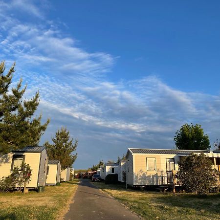 Camping Le Village De La Mer Les Moutiers المظهر الخارجي الصورة