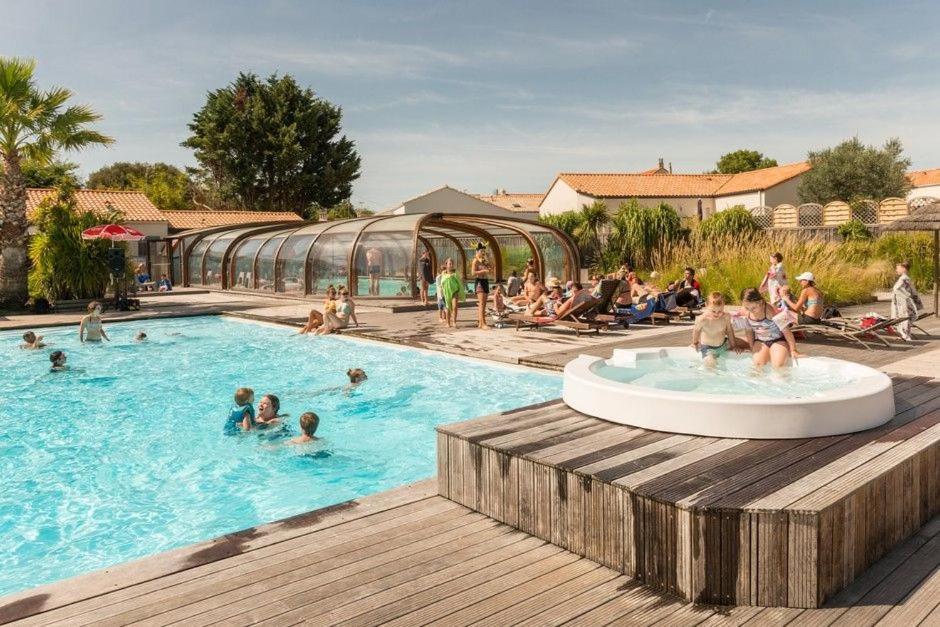 Camping Le Village De La Mer Les Moutiers المظهر الخارجي الصورة
